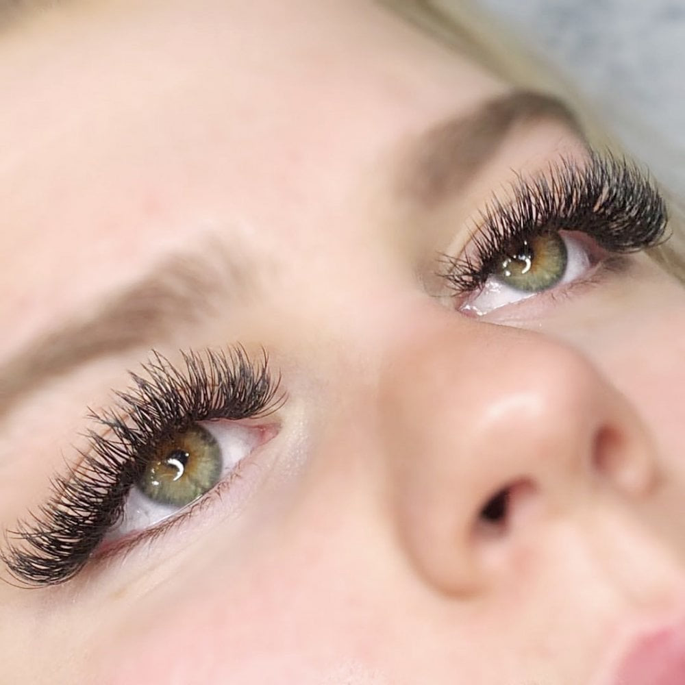 Extensions de cils 4D